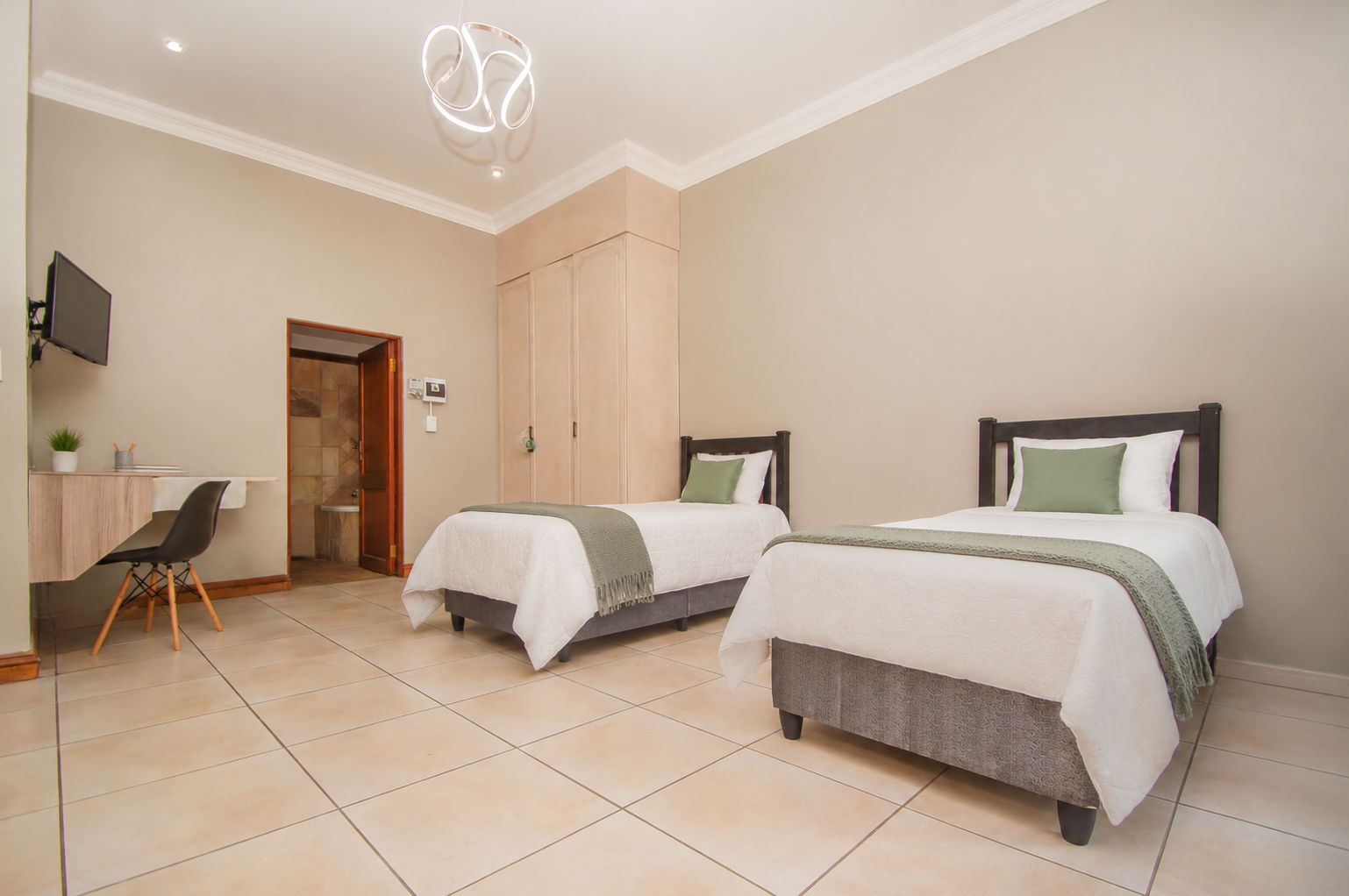 20 Walton Avenue room